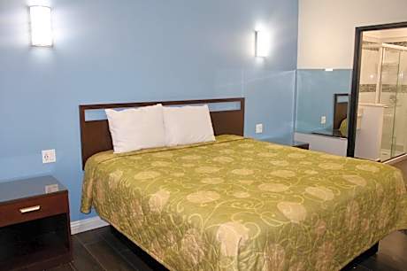 King Room with Spa Bath