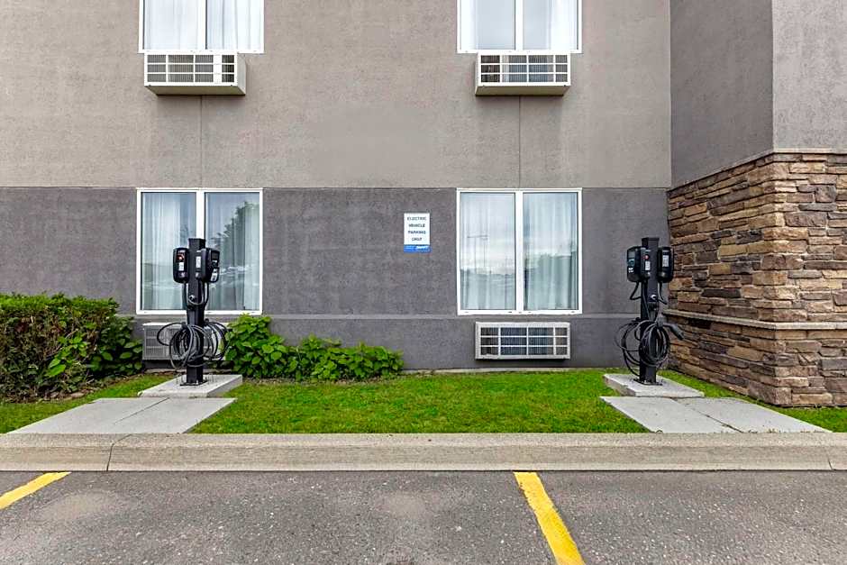 Days Inn & Suites by Wyndham Thunder Bay