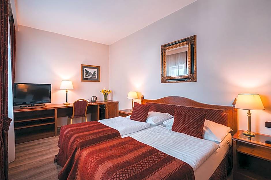 Ariston & Ariston Patio Hotel