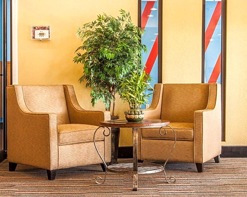 Comfort Inn & Suites