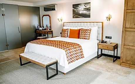 Junior Suite with Pool View
