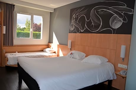 Standard Room with one double and one single bed