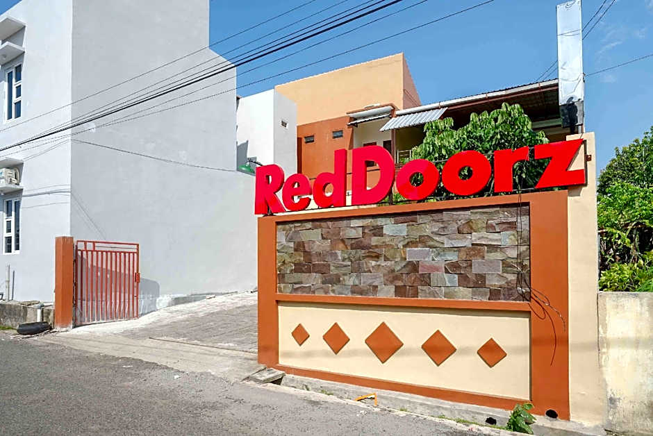 RedDoorz Syariah near Kawasan Simpang Lima Pati