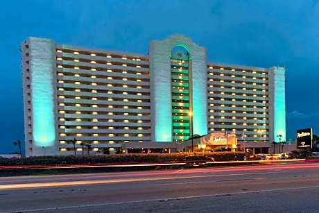 Radisson Suite Hotel Oceanfront