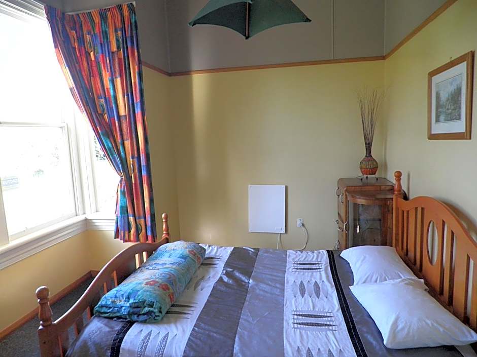 Bazils hostel & Surf School