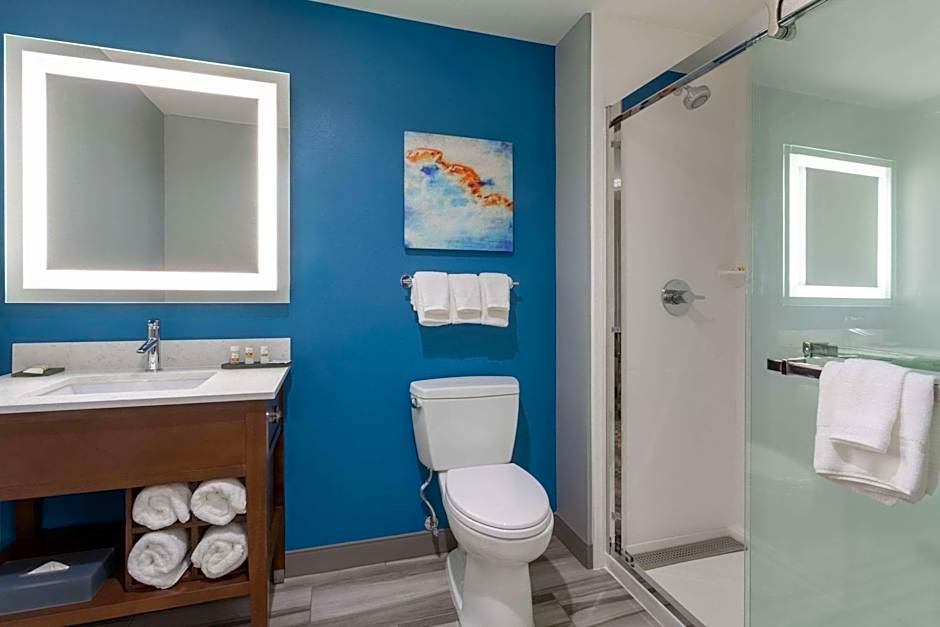 La Quinta Inn & Suites by Wyndham Ft. Myers Sanibel Gateway