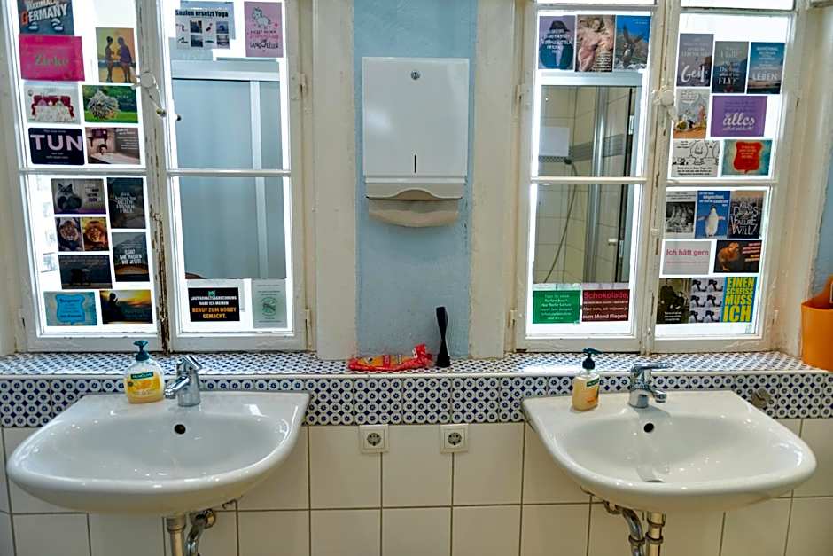 Lotte - The Backpackers