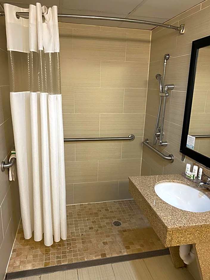 Ramada by Wyndham Rochelle Park Near Paramus