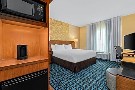 King Room with Roll-In Shower - Mobility Access/Hearing Accessible