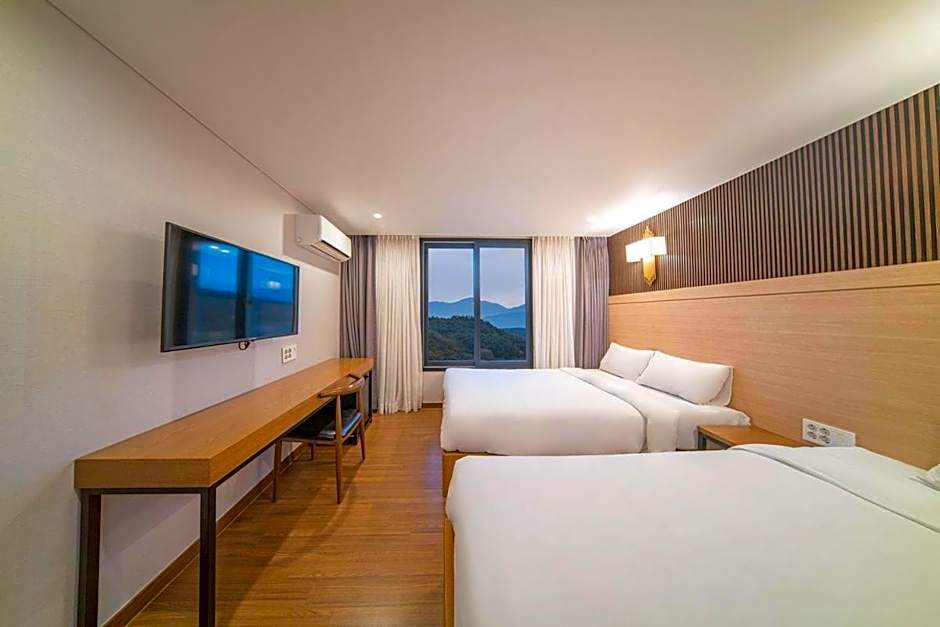 Two Y Hotel