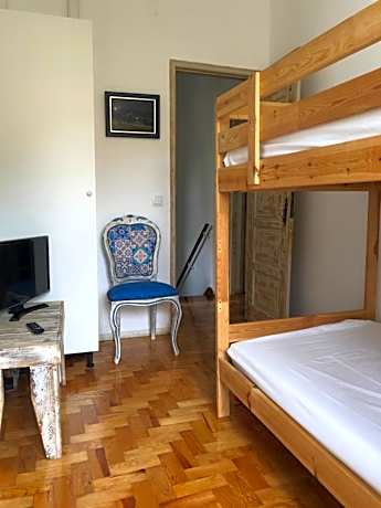 2 Beds, Mountain View