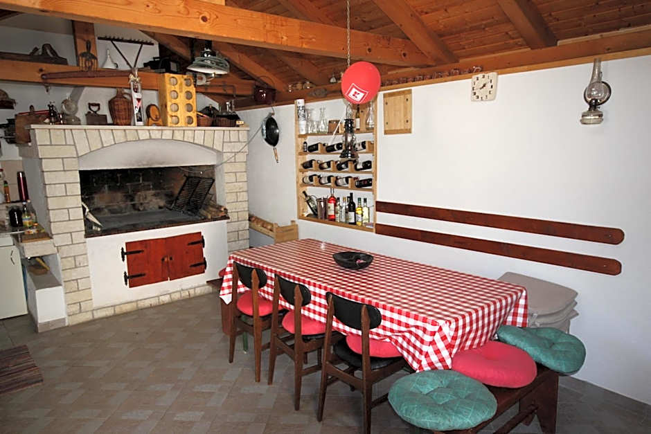 Cosy apartment 5min to beach Mirela Borik