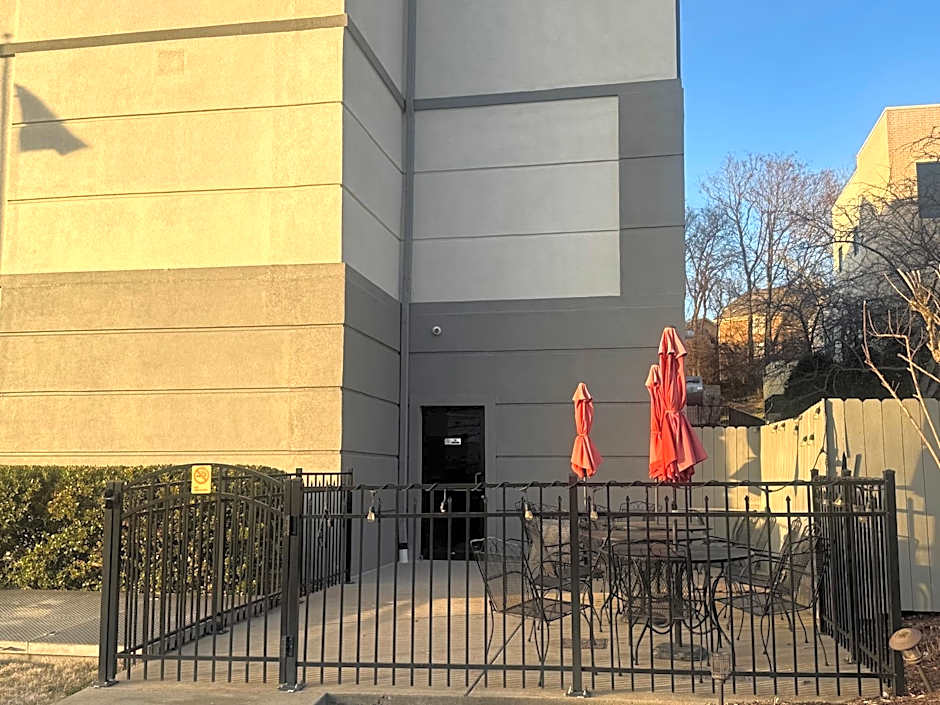Brentwood Suites, Ascend Hotel Collection