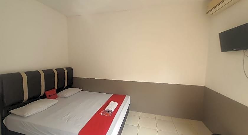 RedDoorz @ Permana Homestay near Supadio Airport Pontianak