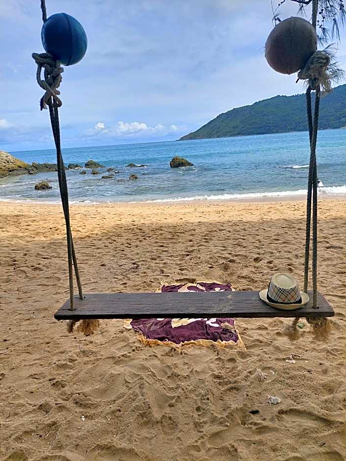 Baan Si Khao yanui