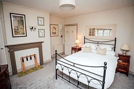 Farthings Hotel and Restaurant