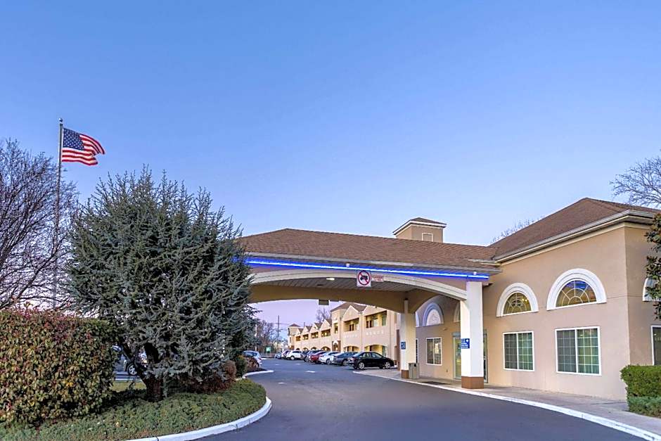 Days Inn & Suites by Wyndham Cherry Hill - Philadelphia