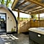 Paddock Pod - Sleeps 4 & Roofed Over Private Hot Tub & NEW SAUNA