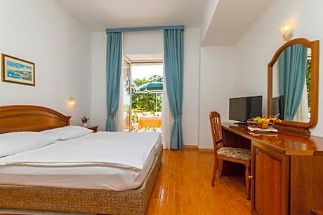 Double Room with Balcony and Sea View