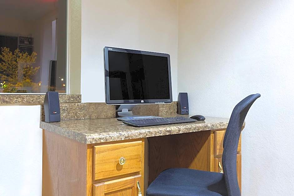 Super 8 by Wyndham Anderson/Clemson Area