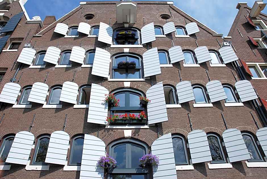 hip & stylish apartment in center, near trainstation, 15 min walk