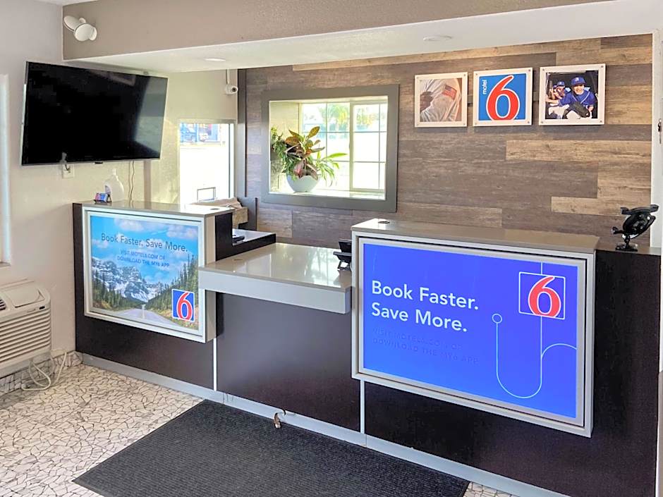Motel 6-Delano, CA