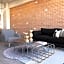 Loft In The Heart Of Americana, Have An Artsy Stay