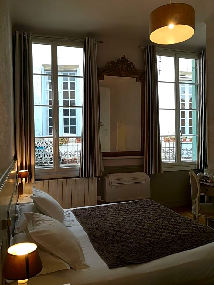 Hôtel De L'Amphithéâtre