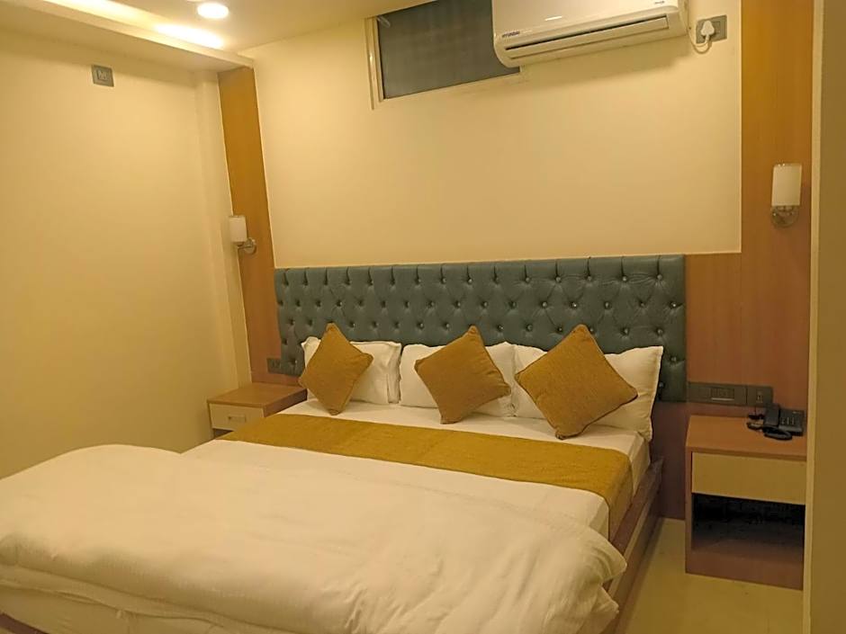 Photo 1 of 3 of 1 King Bed