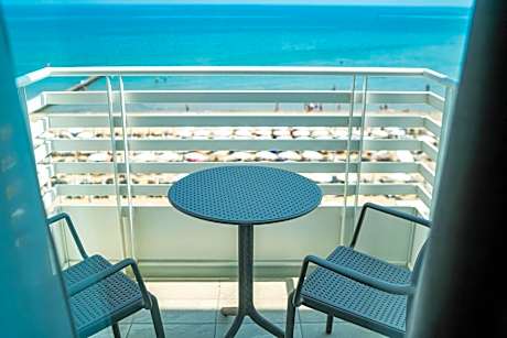 Superior Double Room with Sofa Bed and Direct Sea View