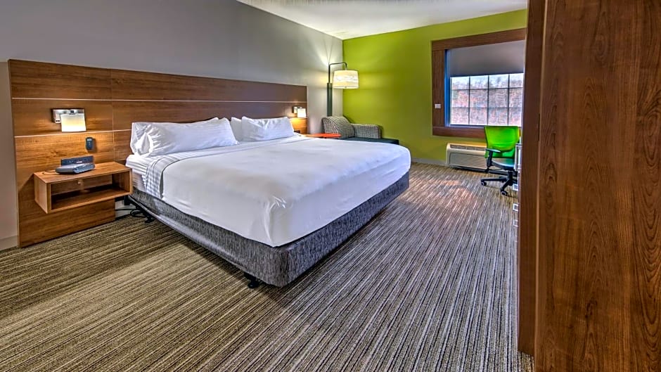 Holiday Inn Express & Suites Crossville, an IHG Hotel