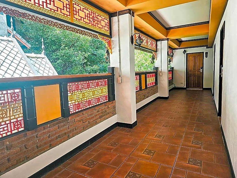 Chiangmai Lanna & Modern Loft Hotel