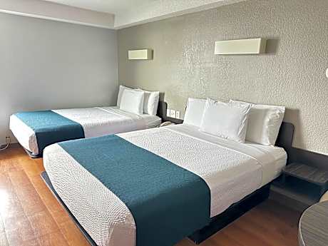Queen Room with Two Queen Beds - Smoking