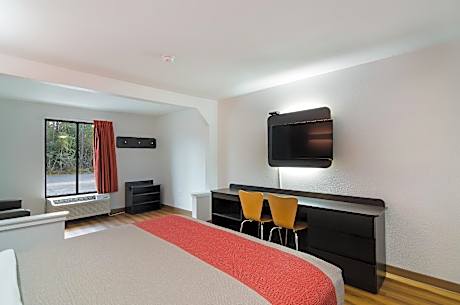 1 King Bed | Smoking, Micfridge