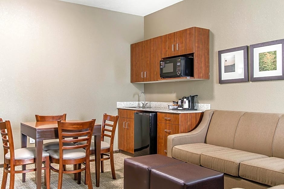 Comfort Suites West Omaha