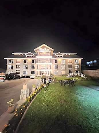 Nine Tree Hotel Naran