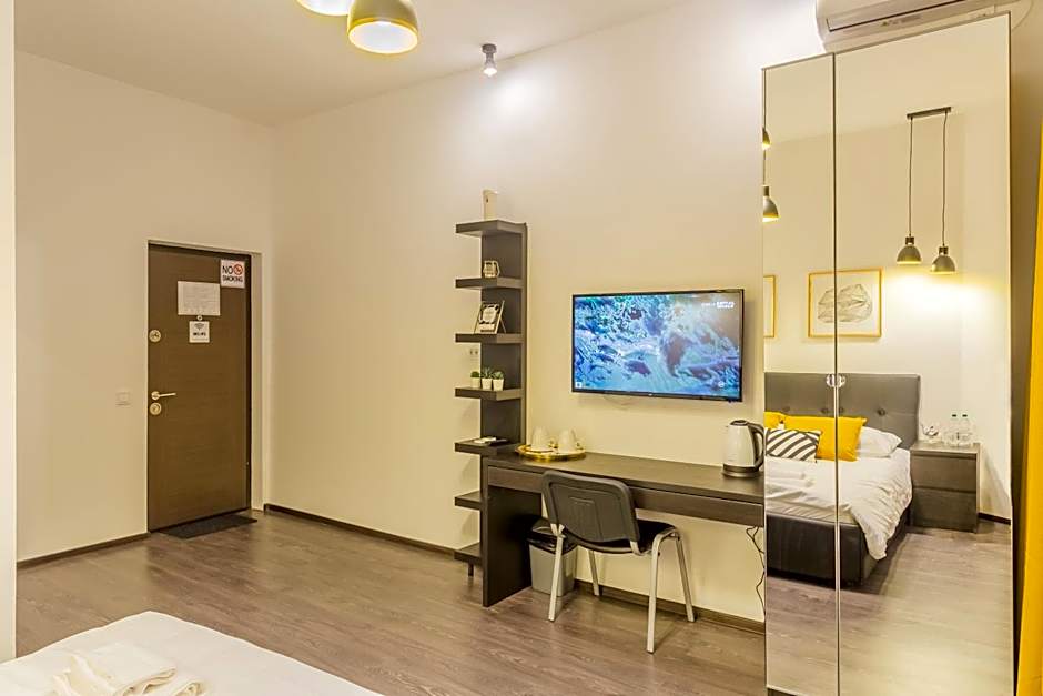 CHÂTEAU: Upscale Suites in Bucharest's Historical Center!