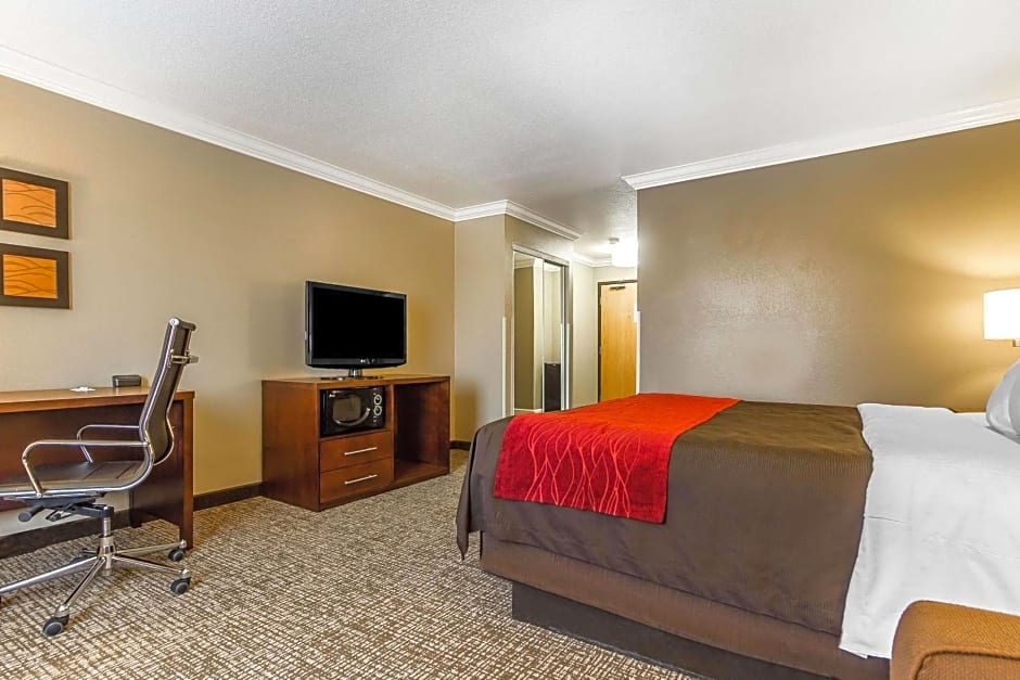 Comfort Inn & Suites Redwood Country