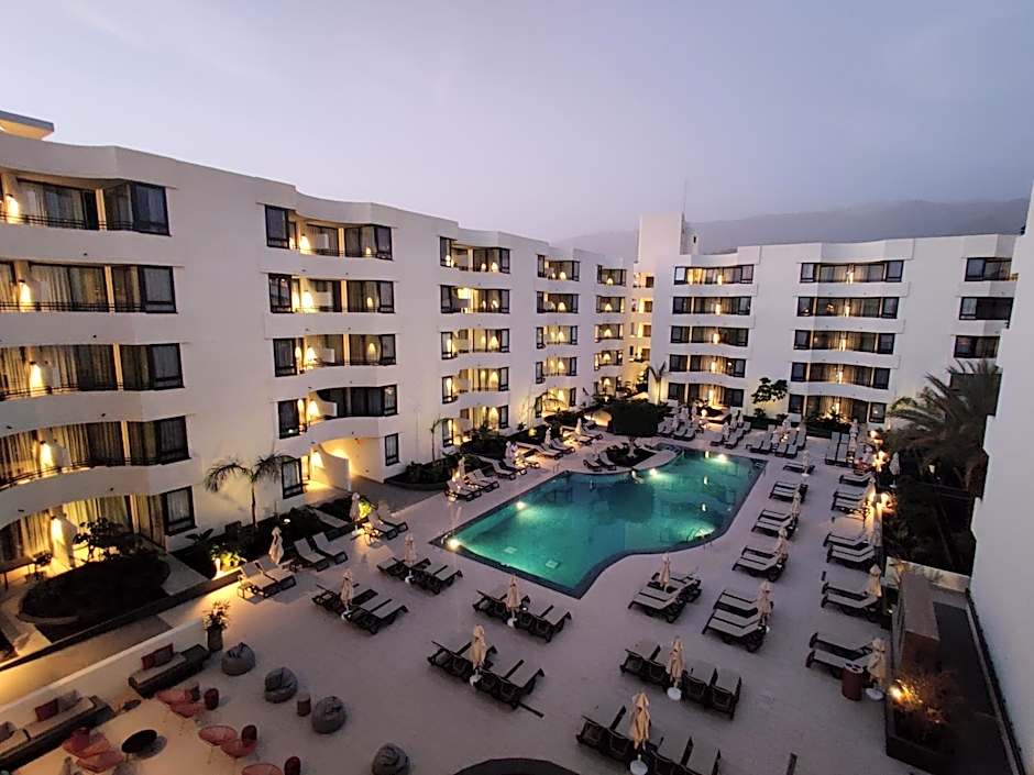 Luxury Apartment with pool view
