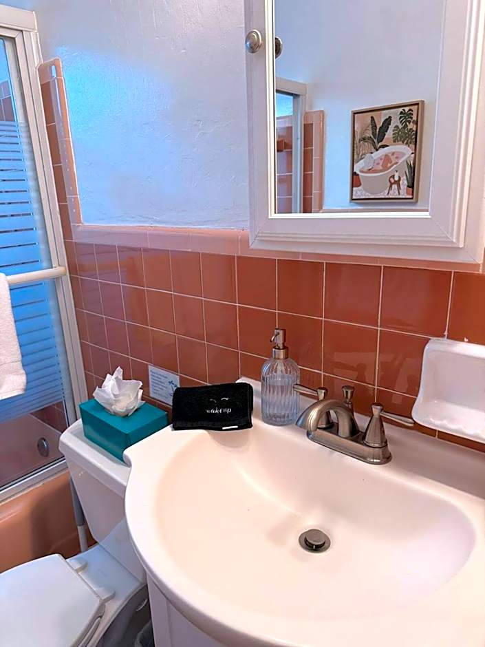 Aloha Apartments On the Intracoastal-Walk to the Beach