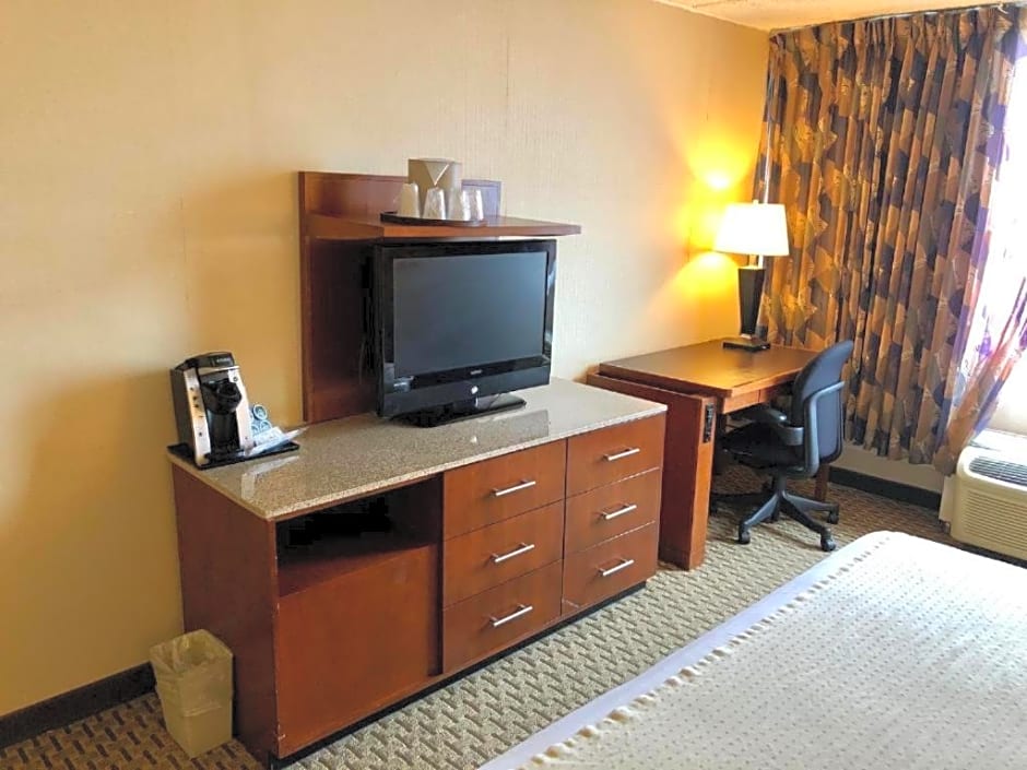 E Hotel Banquet & Conference Center
