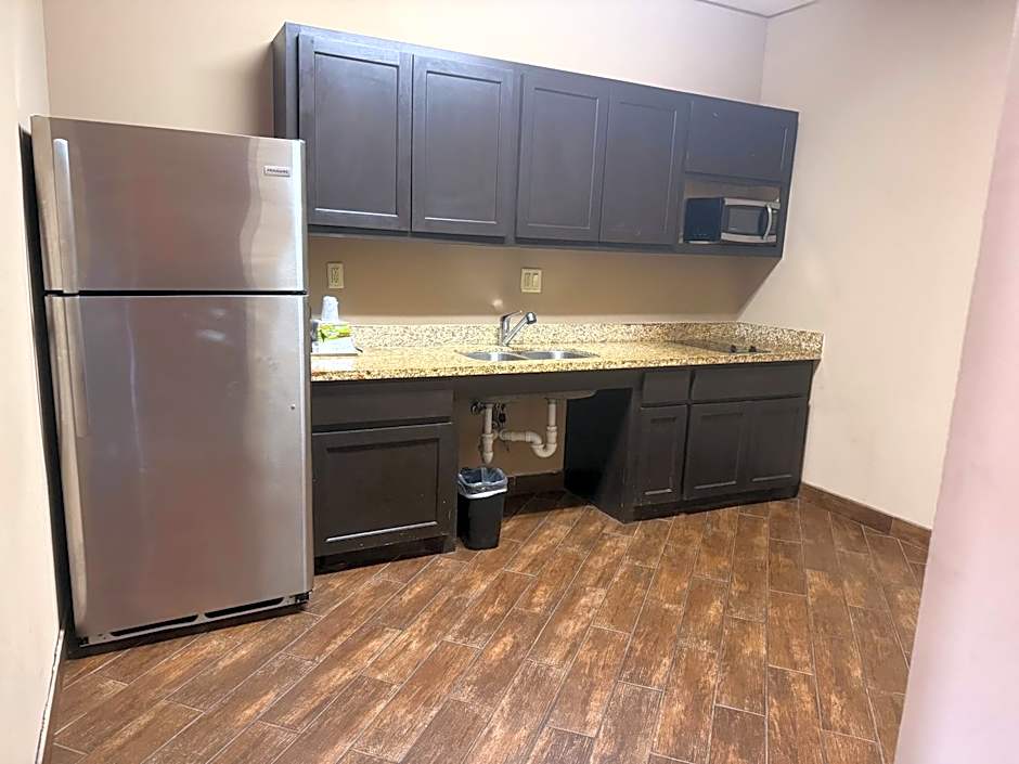 Executive Inn & Suites