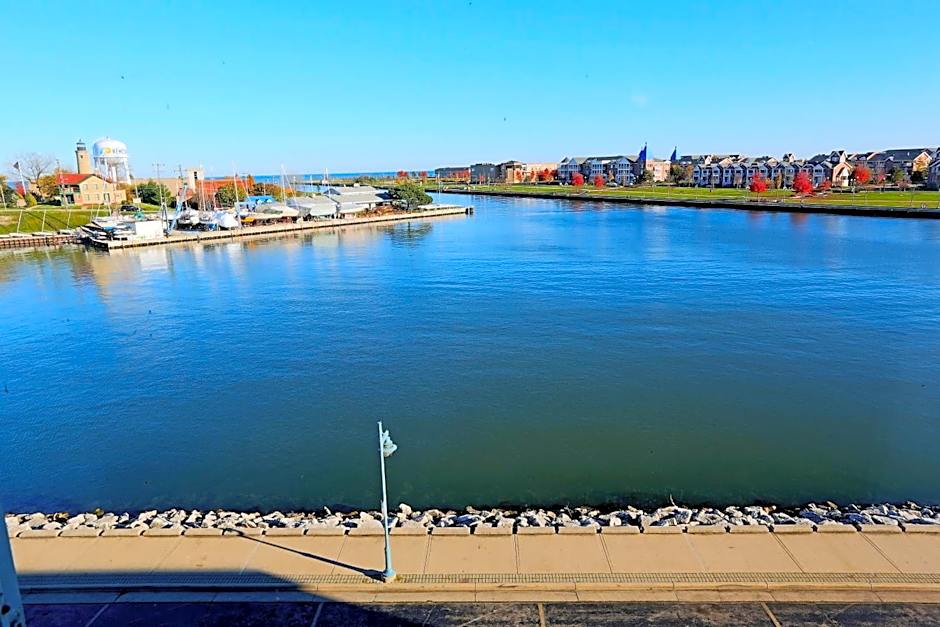 Wyndham Garden Kenosha Harborside