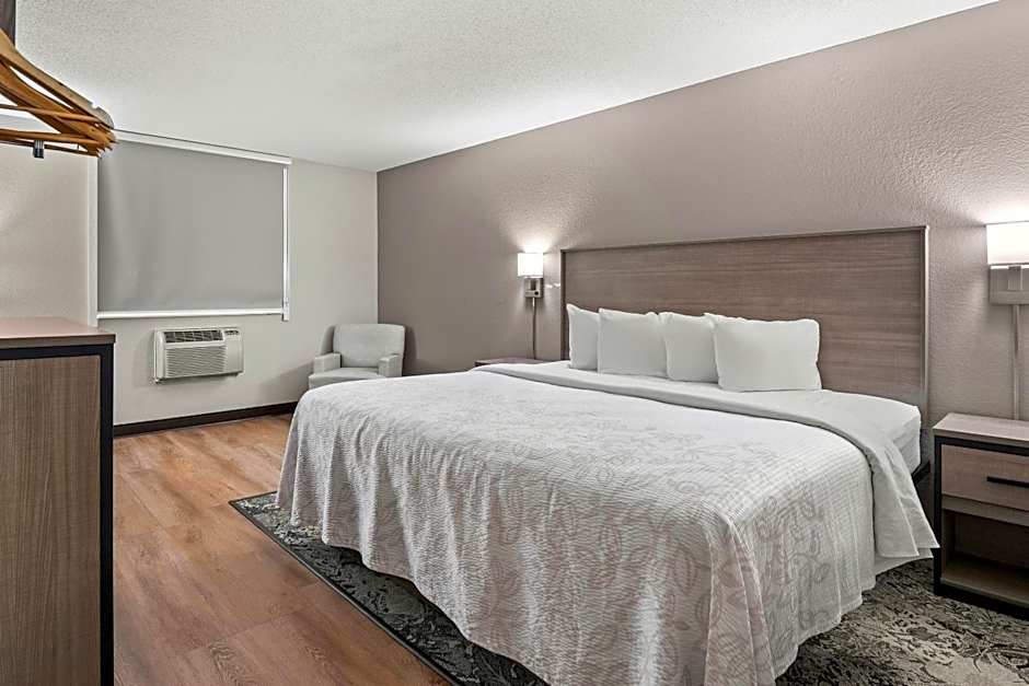 Red Roof Plus Belleville