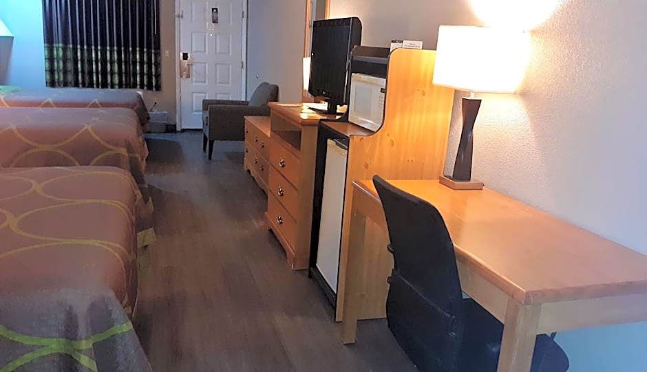 Super 8 by Wyndham Chiswell/Max Meadows Area