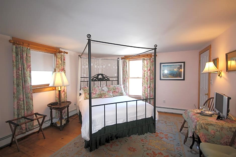 Highland Lake Inn