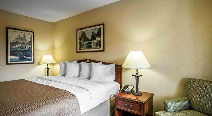 Quality Inn Bessemer I-20 exit 108