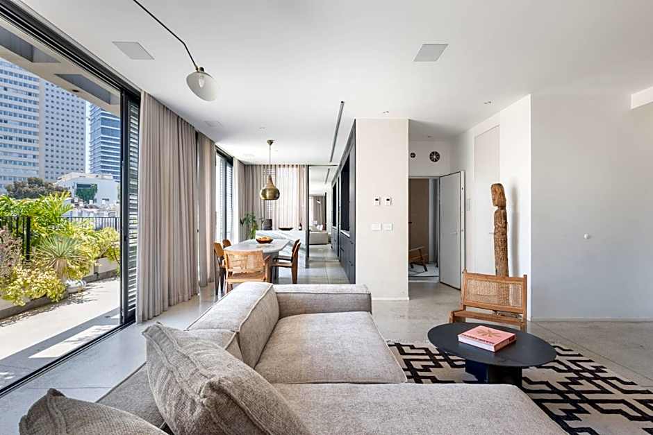 High Living Penthouse with Rooftop Pool