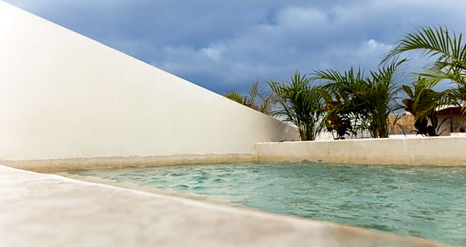 Private pool and rooftop for 3