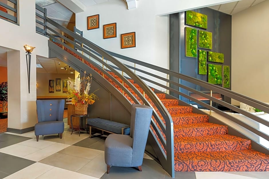 Best Western Plus Mill Creek Inn